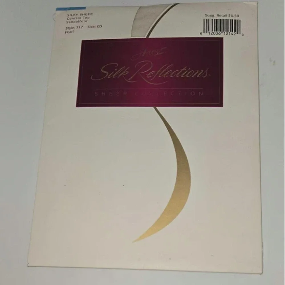 Hanes Silk Reflections Sheer Pantyhose Pearl Control Top Sandalfoot Style 717 CD
